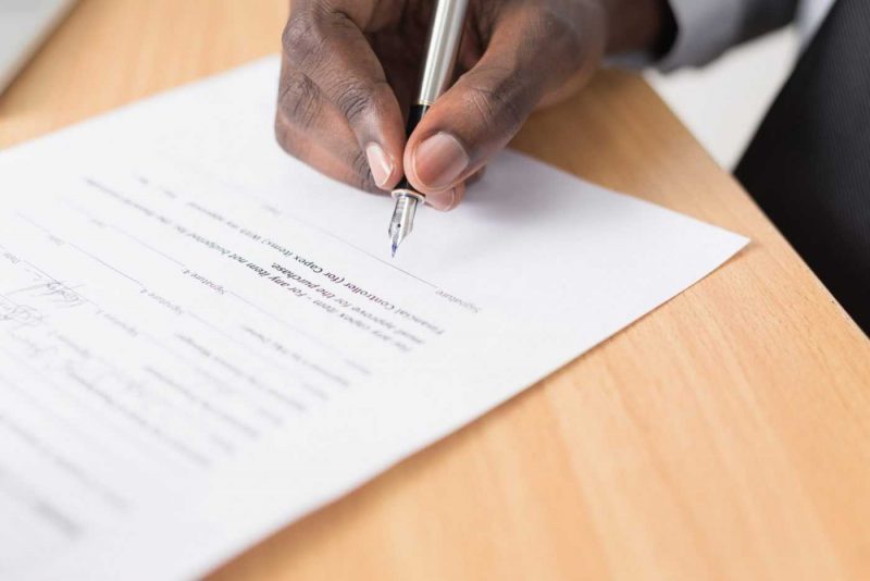 Read the fine print before you sign any contract in order to avoid NJ moving scams