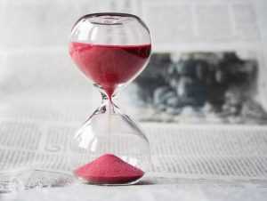A hourglass - because professional packers save your time.