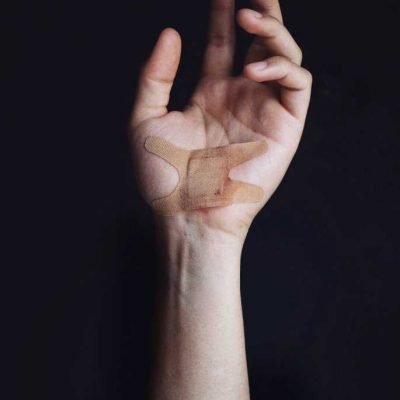 Injuries to the hand are among some of the most common moving injuries