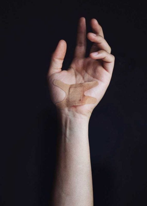 Injuries to the hand are among some of the most common moving injuries
