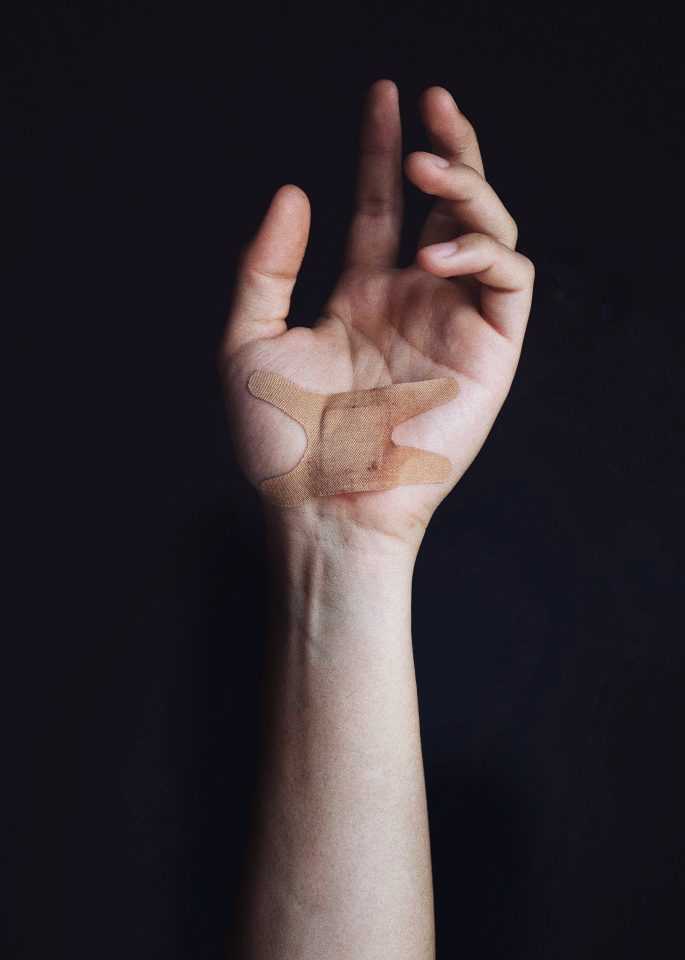 Injuries to the hand are among some of the most common moving injuries